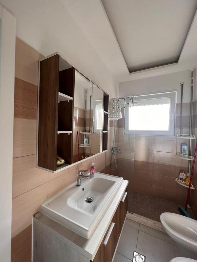 Soleil Apartment With Sunbed & Umbrella Vlore Bagian luar foto
