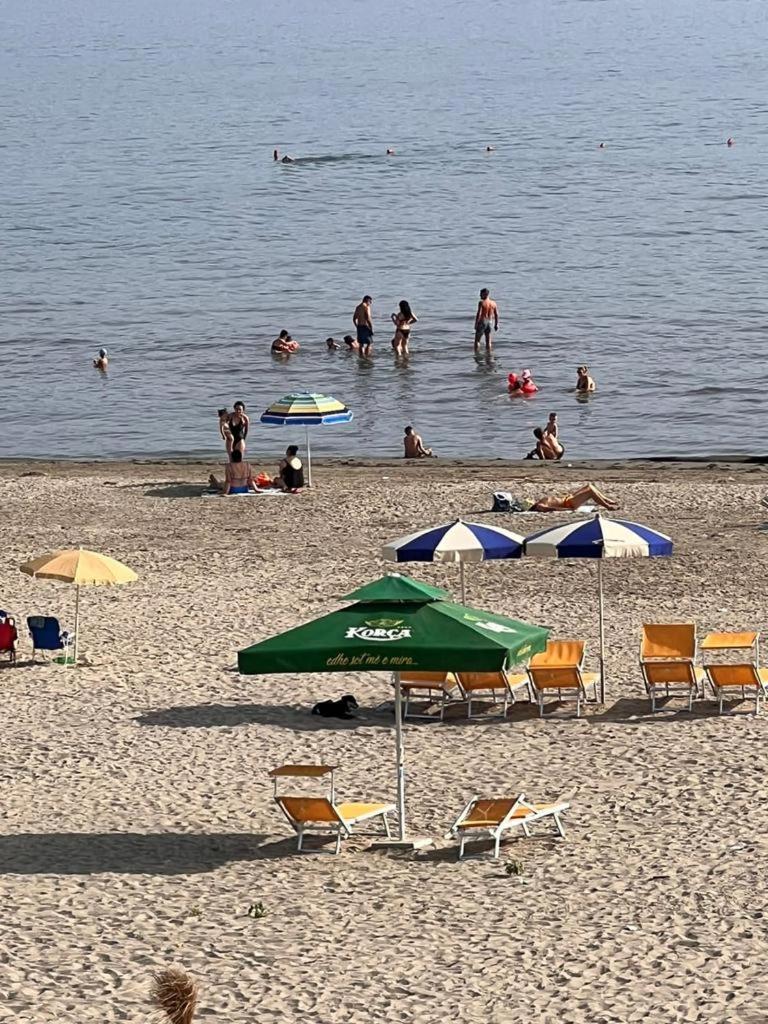 Soleil Apartment With Sunbed & Umbrella Vlore Bagian luar foto