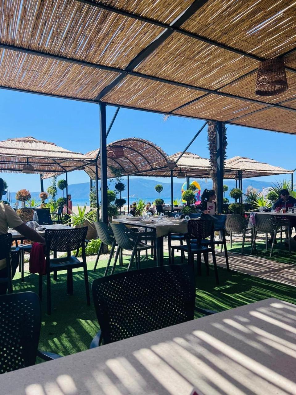 Soleil Apartment With Sunbed & Umbrella Vlore Bagian luar foto