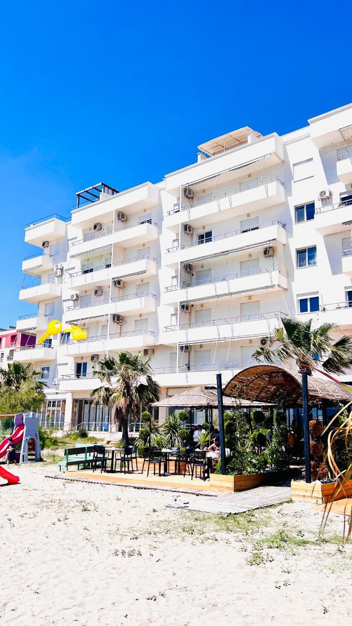 Soleil Apartment With Sunbed & Umbrella Vlore Bagian luar foto